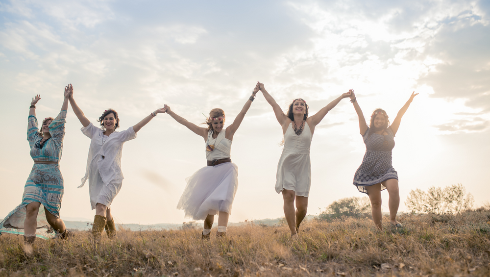 7 Encouraging Signs That You’ve Found Your Soul Tribe (and How To Stay United)