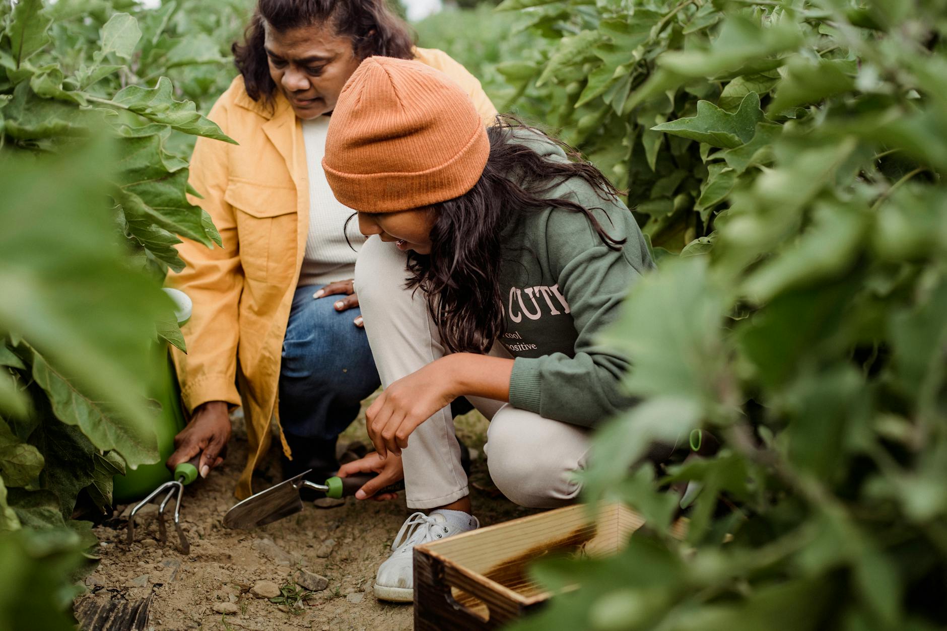 women gardening