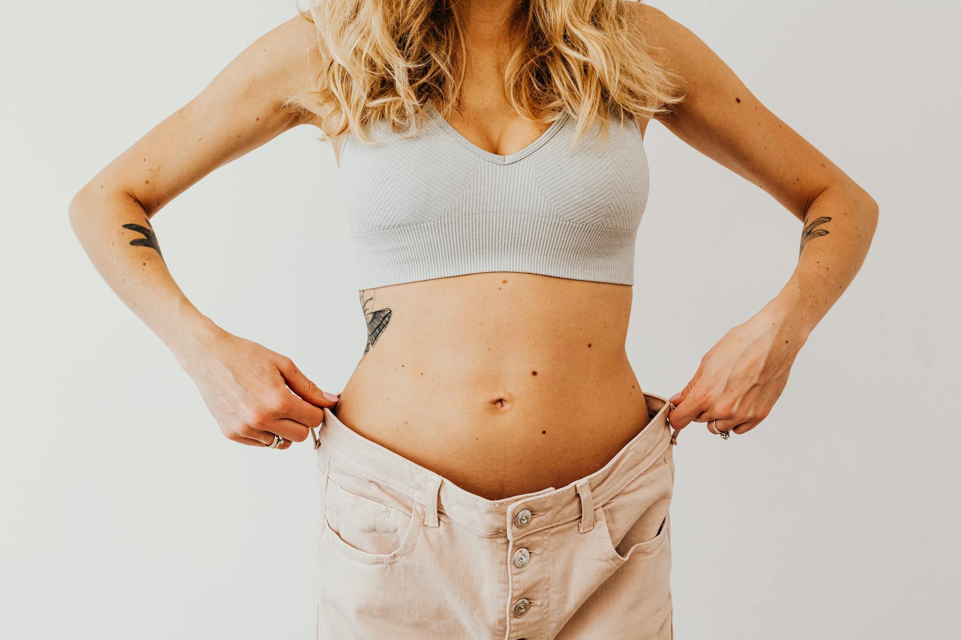 woman wearing an oversize denim holding the waistline