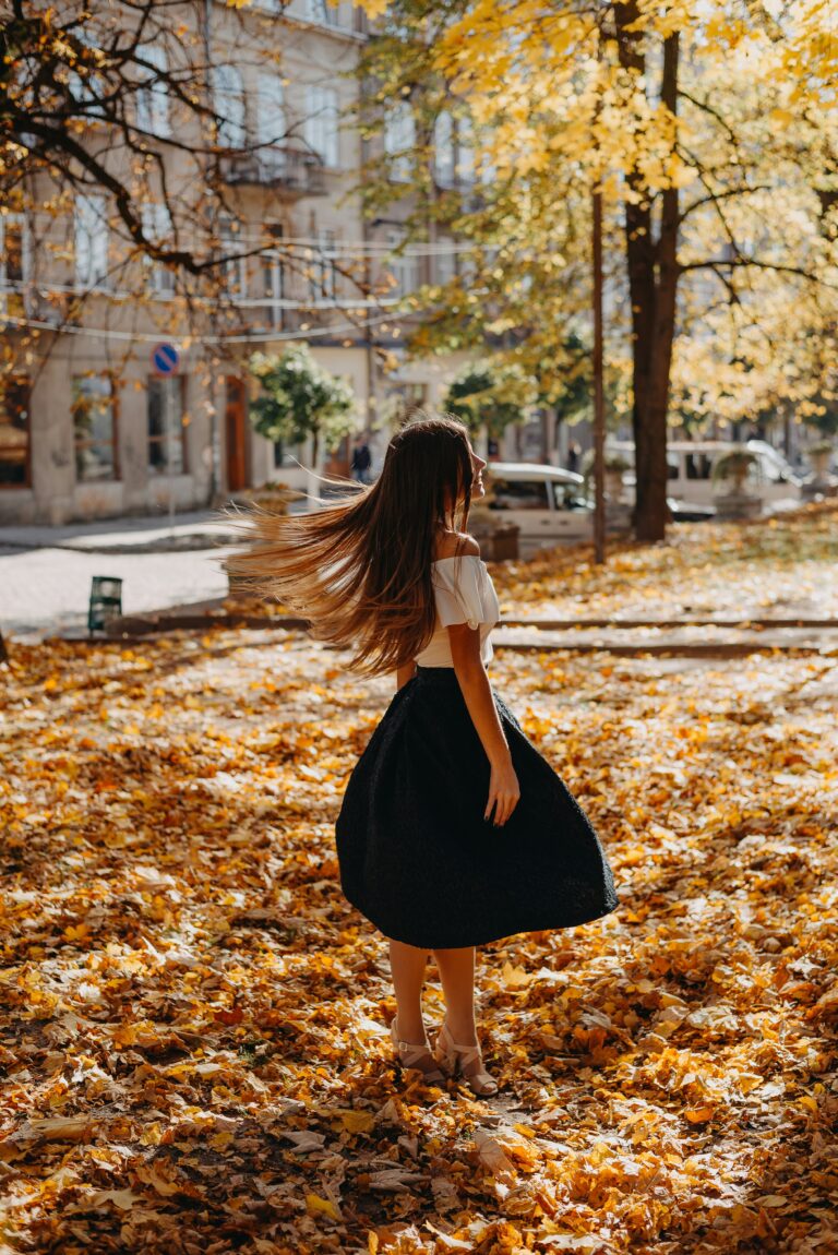 7 Feminine Ways to Romanticize Fall 2025
